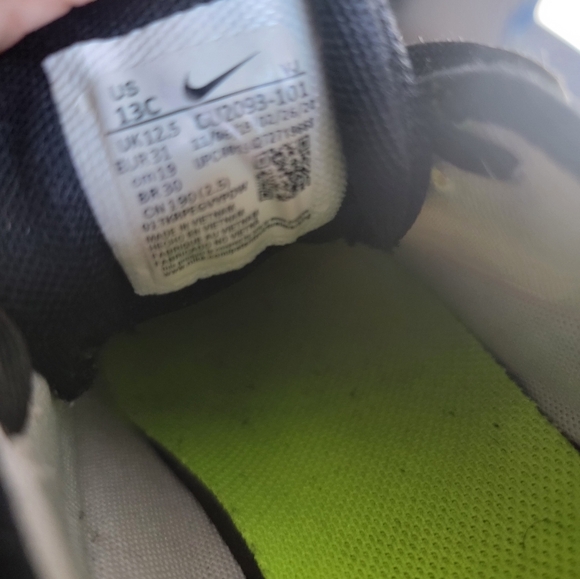 Nike - Picture 3 of 4